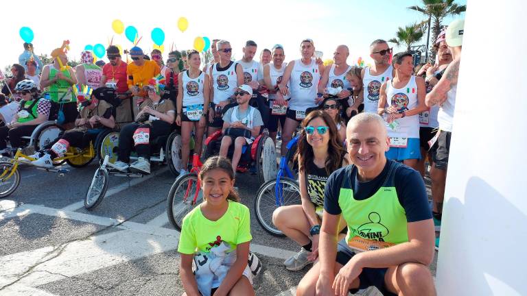 Rimini Marathon, in 10mila di corsa fra mare e centro storico: agonismo e goliardia GALLERY