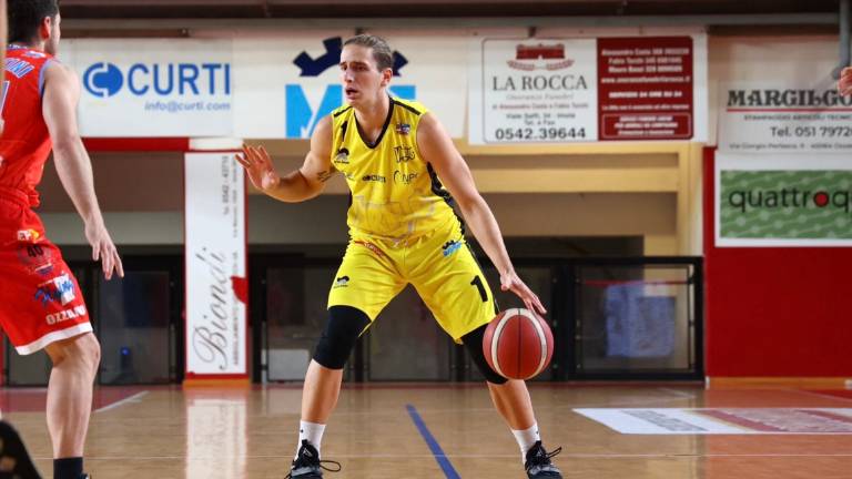 Basket B play-out, gol di Galassi da metà campo: la Virtus Imola fa il colpo ad Ancona e resta in vita