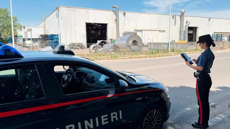 Forlì, ruba 60 euro in monetine dal distributore automatico del capannone: 38enne arrestato