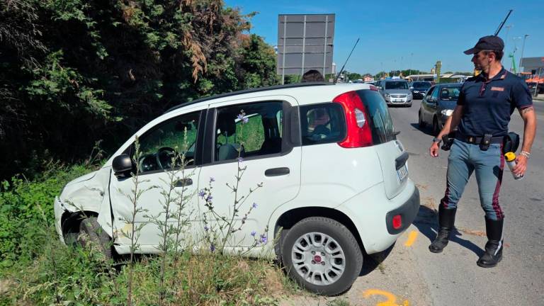 Santarcangelo, incidente: scontro tra auto e scooter, due ragazze gravi in ospedale - Gallery