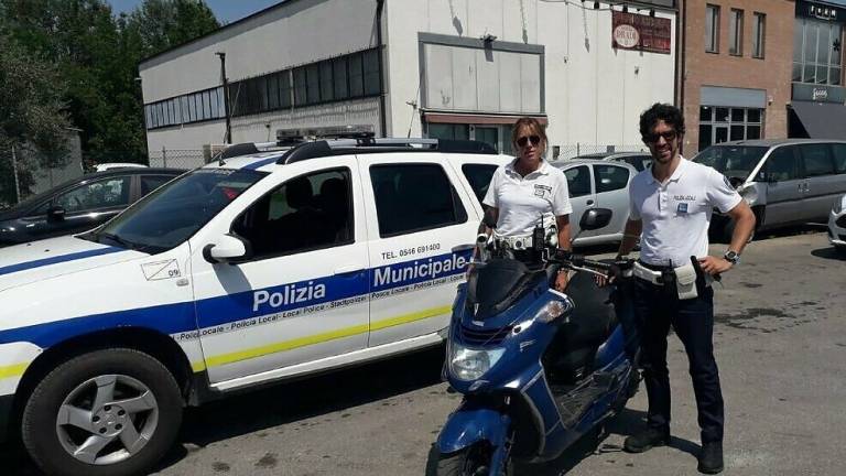 Faenza, a 13 anni ruba uno scooter: sgominata una baby-gang di 15 minorenni