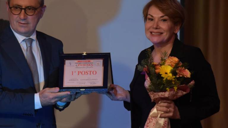 Poesia, una ravennate vince il Premio Fariello