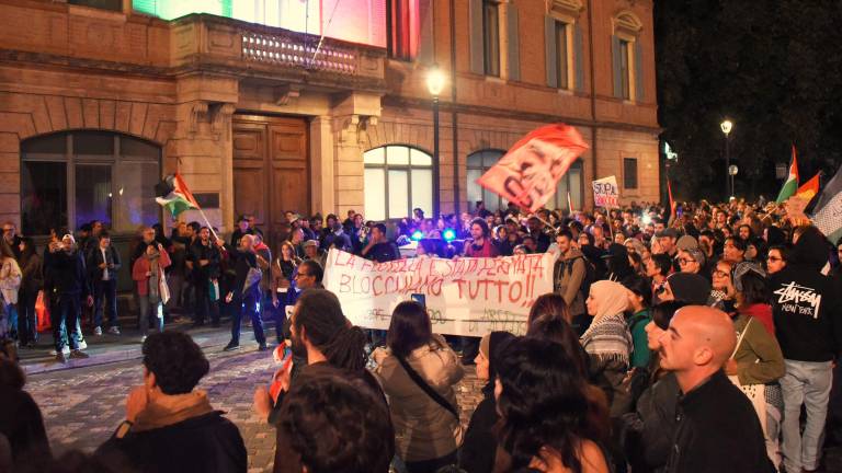 Rimini si mobilita per Gaza e per la Flotilla. “Blocchiamo tutto” in stazione, poi il corteo in centro