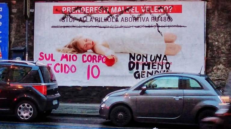 Rimini, manifesti contro pillola abortiva: il Tar dà ragione al Comune