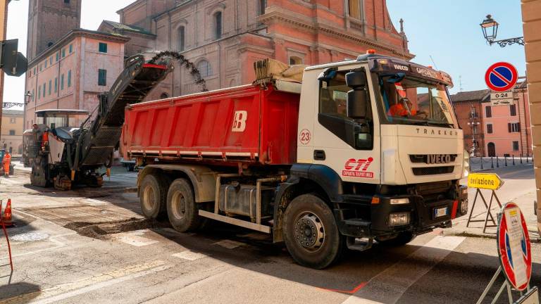 Imola, al via i lavori di riasfaltatura partendo dal centro storico