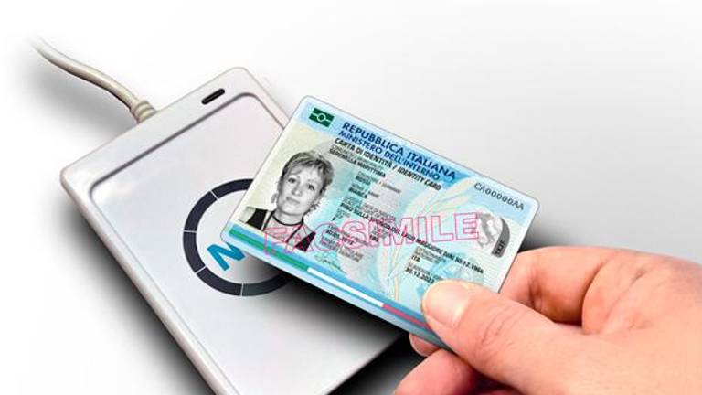 Faenza, migliaia di carte di identità da sostituire entro agosto, aperture straordinarie dell’anagrafe