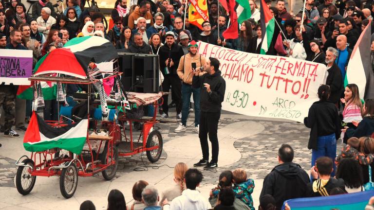 Rimini si mobilita per Gaza e per la Flotilla. “Blocchiamo tutto” in stazione, poi il corteo in centro
