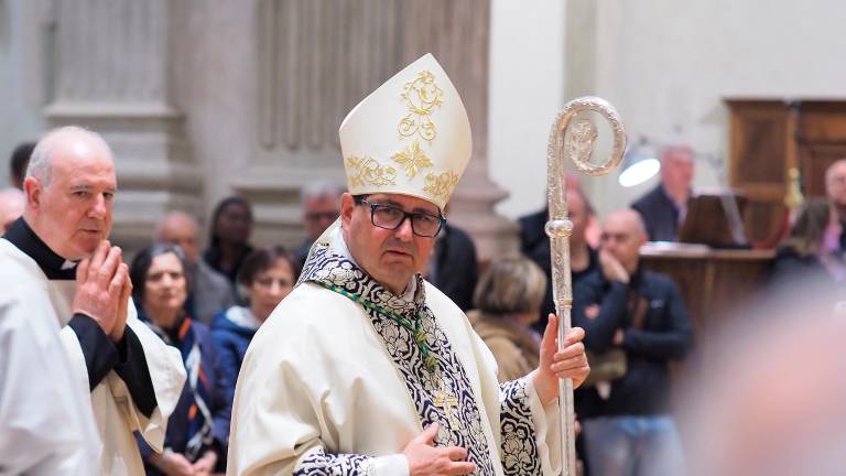 Il vescovo di Rimini difende il Papa contro Trump: “Un punto di riferimento per chi vuole la pace”