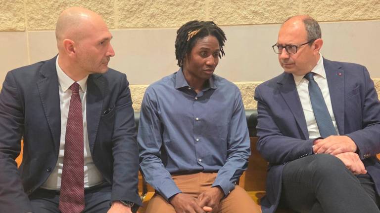 Louis Dassilva tra i suoi legali Guidi e Fabbri (Foto e video Migliorini)