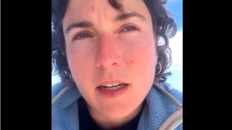 Rimini, l’attivista Lola Fabbri con la Flotilla verso Gaza: «Droni sopra le nostre imbarcazioni. Temiamo di essere arrestati»