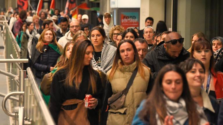Rimini si mobilita per Gaza e per la Flotilla. “Blocchiamo tutto” in stazione, poi il corteo in centro