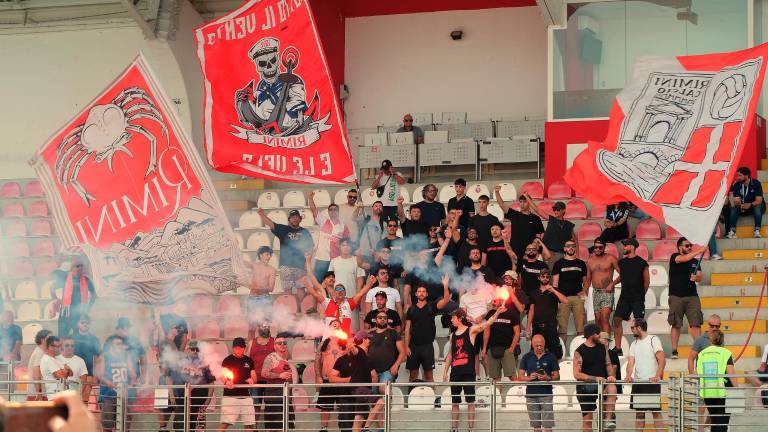 Rimini. Lacrime e cori allo stadio per l’addio a Igor Protti