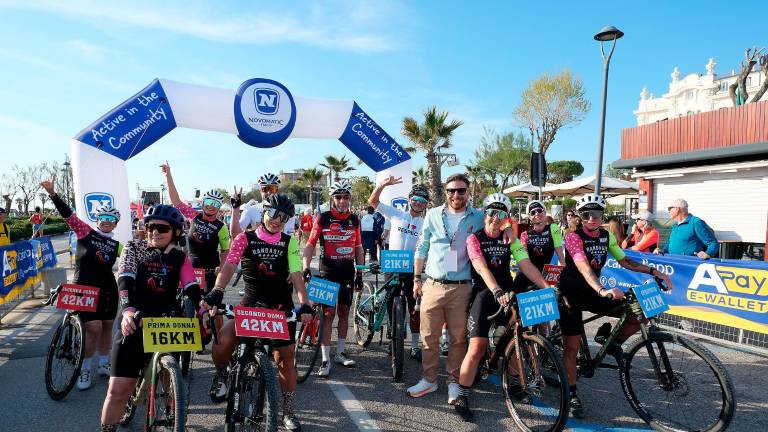 Rimini Marathon, in 10mila di corsa fra mare e centro storico: agonismo e goliardia GALLERY