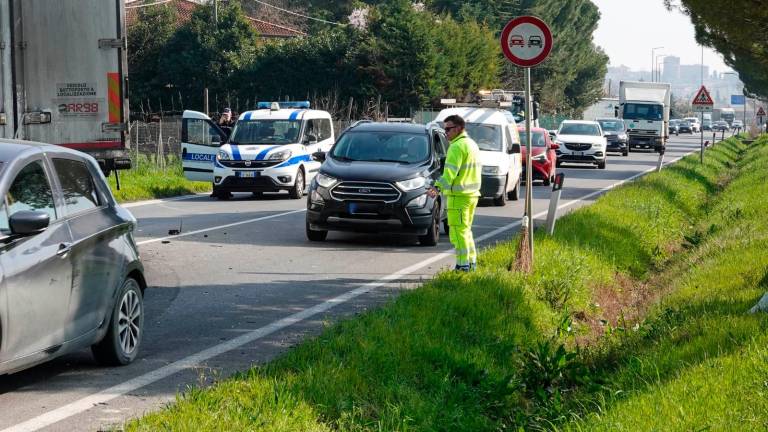 Santarcangelo, violento frontale contro un camion frigo: donna trasportata in ospedale GALLERY