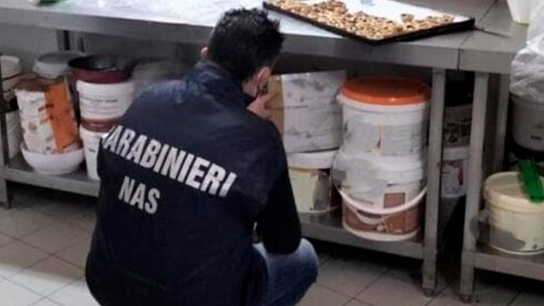 Ravenna, controlli Nas: scarsa igiene e mancata etichettatura della carne, multe per 6mila euro