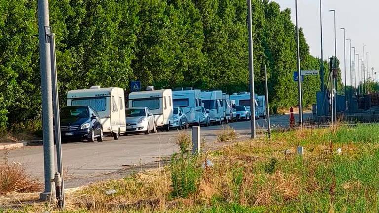 Longiano, transenne contro le soste delle carovane dei nomadi