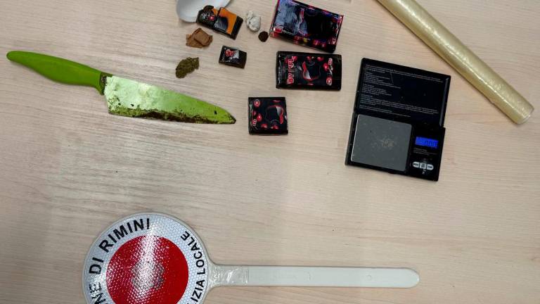 Rimini, spaccio di hashish: 26enne arrestato