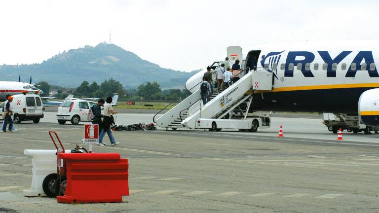 Forlì, 26 voli di Ryanair “dirottati” da Bologna causa sciopero