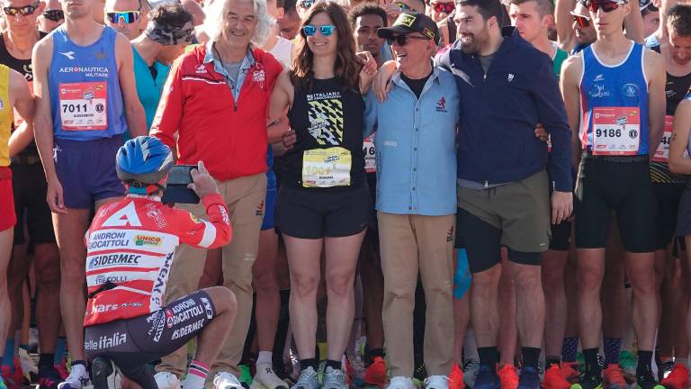 Rimini Marathon, in 10mila di corsa fra mare e centro storico: agonismo e goliardia GALLERY