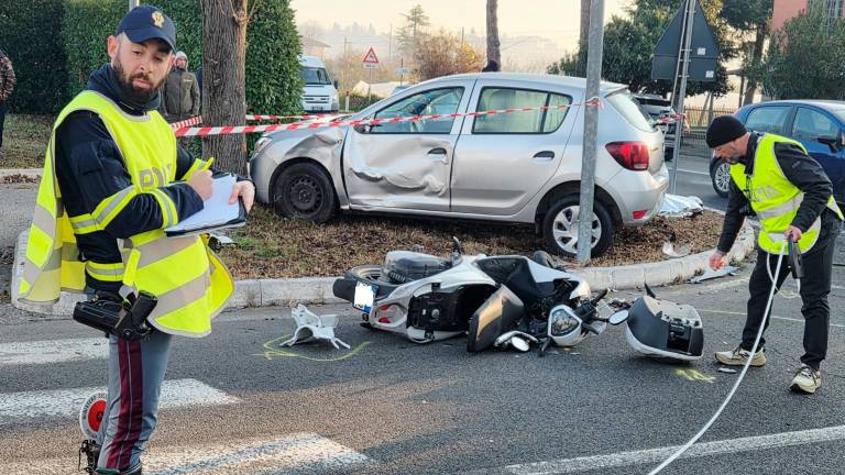 Rimini, tragico incidente mortale: ragazza di 18 anni perde la vita in sella allo scooter a Sant’Ermete VIDEO