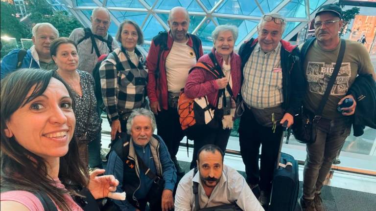 La foto del gruppo riminese postata sul profilo Facebook dell’associazione prima della partenza