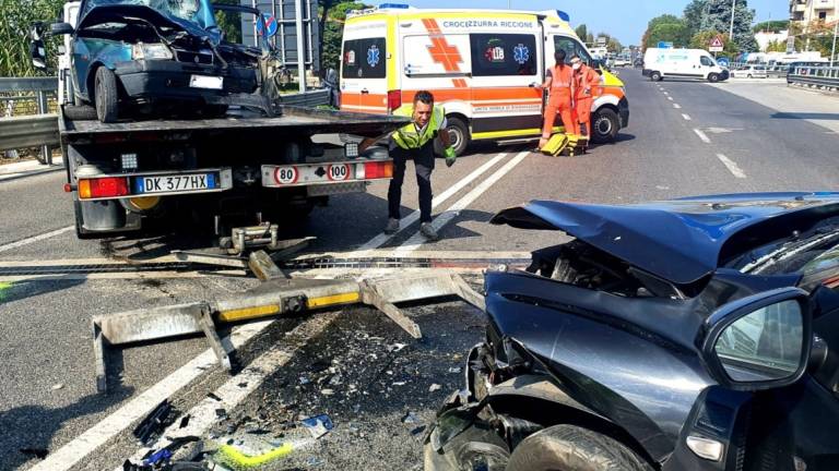 Rimini, incidente: frontale tra due auto, muore 70enne sammarinese VIDEO
