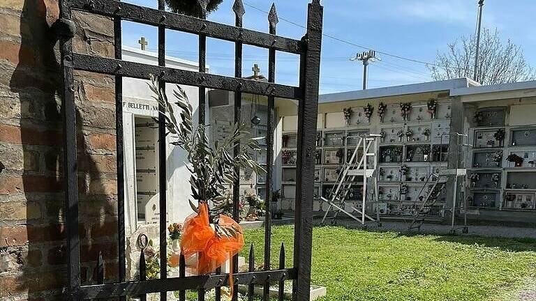 Ramoscello d'ulivo per Pasqua nei cimiteri di tutta Cesena