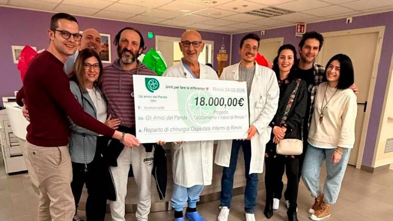 Rimini, dagli “Amici del Panda” una generosa donazione all’ospedale