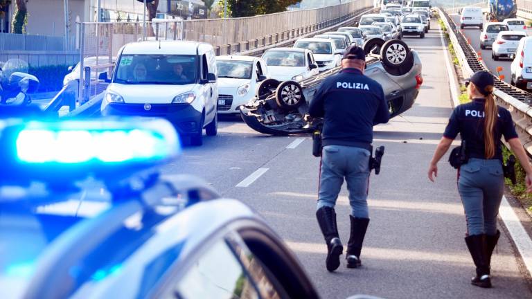 Rimini, incidente: si ribalta sull’Adriatica, traffico in tilt - Gallery