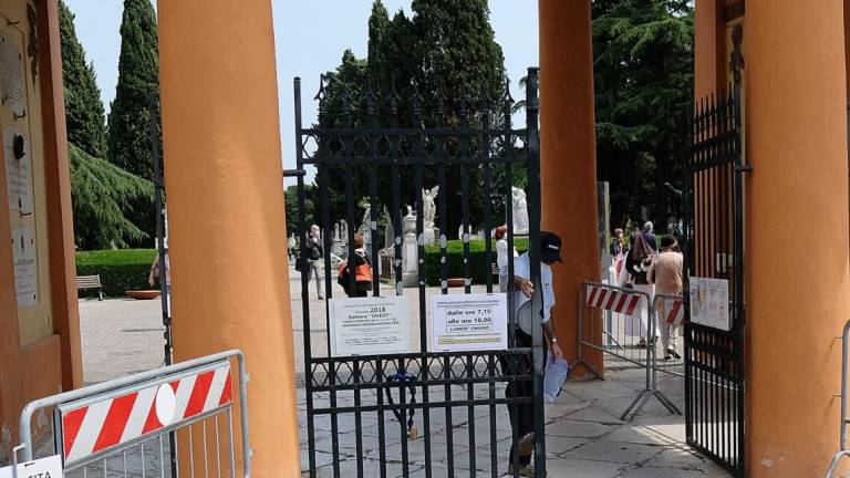 Pandemia e cimiteri: regole e nuovi servizi a Rimini