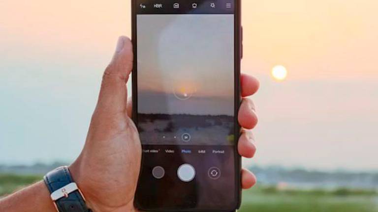 Rimini, ruba un cellulare in spiaggia ma la geolocalizzazione lo incastra al parco: arrestato dopo una colluttazione