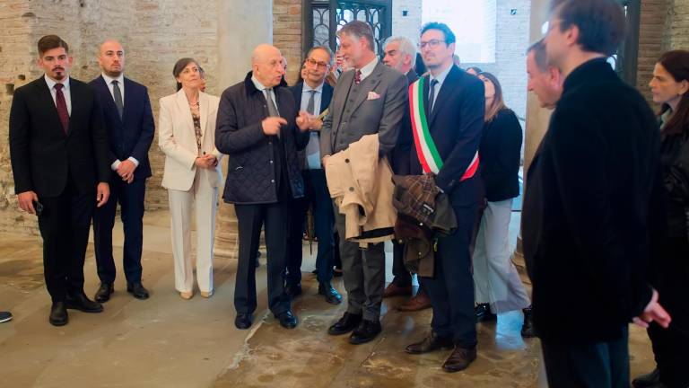 Il ministro Giuli affascinato da Ravenna: “Grato, ammirato e mai pago di tanta cultura, bellezza e ospitalità”