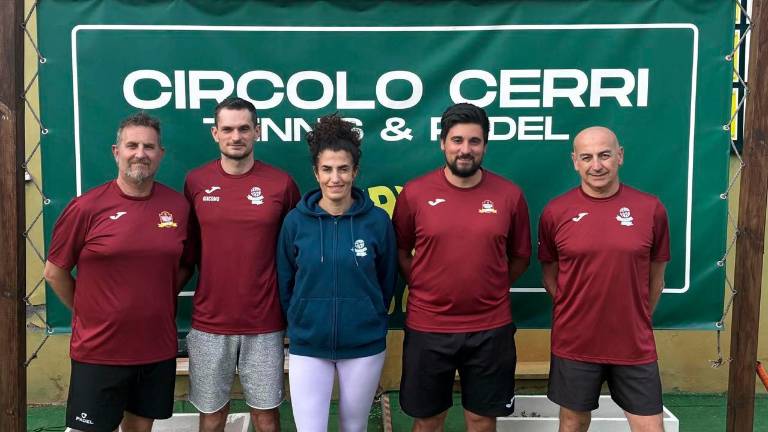 Lo staff tecnico del Circolo Tennis Cerri Cattolica: da sinistra Mazzola, Brancadori, Francesca Cerri, Calbini e Baccillieri