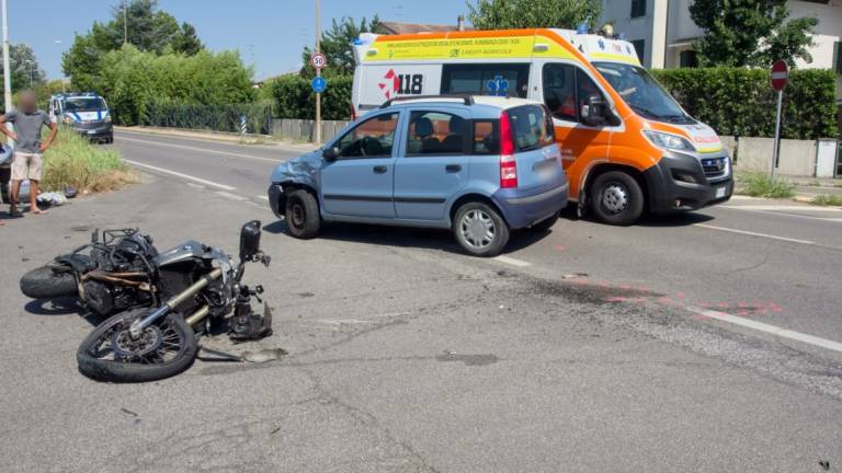 Bagnacavallo, scontro tra auto e moto: grave un 33enne