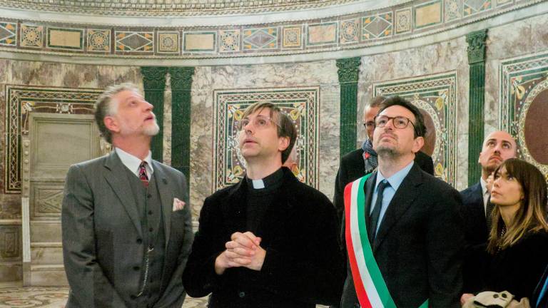 Il ministro Giuli affascinato da Ravenna: “Grato, ammirato e mai pago di tanta cultura, bellezza e ospitalità”