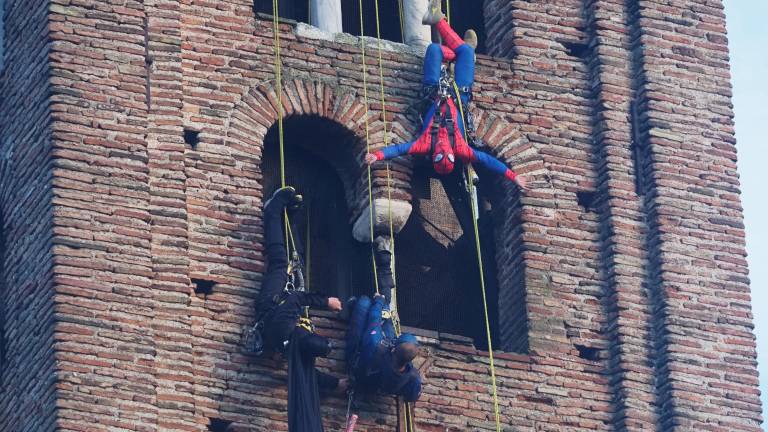 Ravenna. Lo spettacolo dei Supereroi in piazza San Francesco