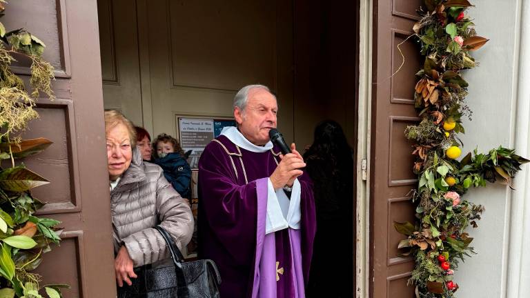 San Mauro Pascoli, in cinquecento alla camminata solidale anti violenza: «Non sei sola»