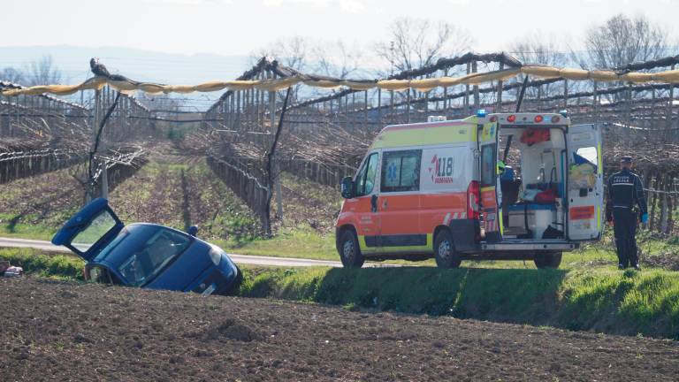 Ravenna, incidente: finisce nel fosso con l’auto, 71enne in ospedale in elicottero - Gallery