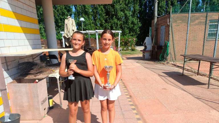 La premiazione del torneo Under 10 femminile all’Up Tennis