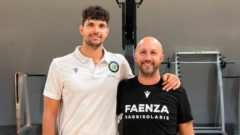L’ala Fabio Stefanini con il coach Lorenzo Pansa
