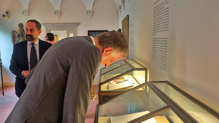 Il ministro Giuli affascinato da Ravenna: “Grato, ammirato e mai pago di tanta cultura, bellezza e ospitalità”