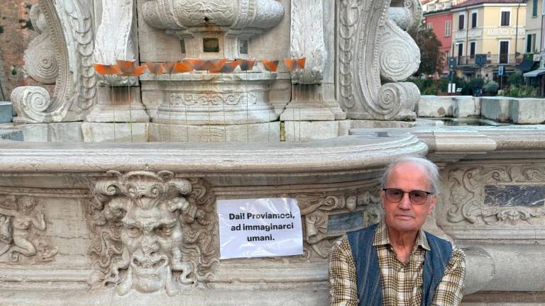 Blitz artistico per Gaza alla Fontana Masini di Cesena FOTOGALLERY