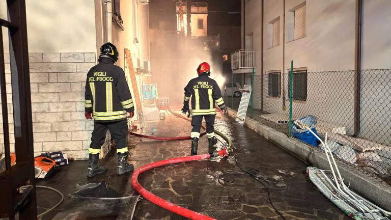 Rimini, fiamme in un seminterrato di via Dardanelli: paura ma nessun ferito FOTOGALLERY