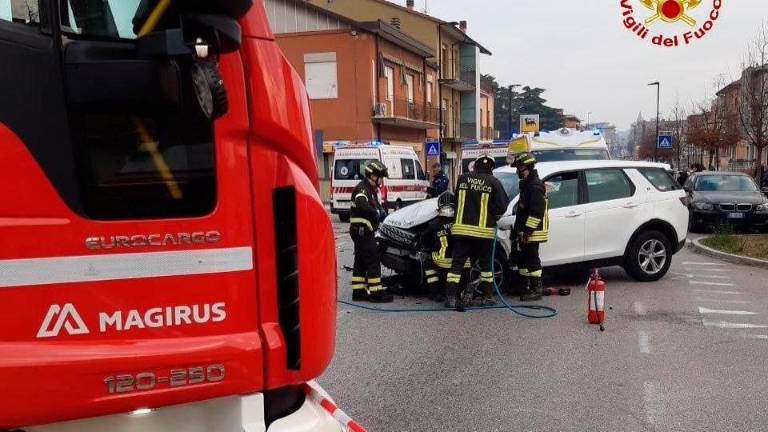 Cesena, schianto tra due auto sulla via Emilia: quattro feriti e viale ...