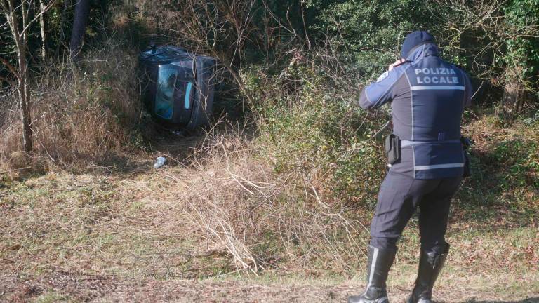 Ravenna, incidente: paurosa uscita di strada, donna 60enne all’ospedale - Gallery