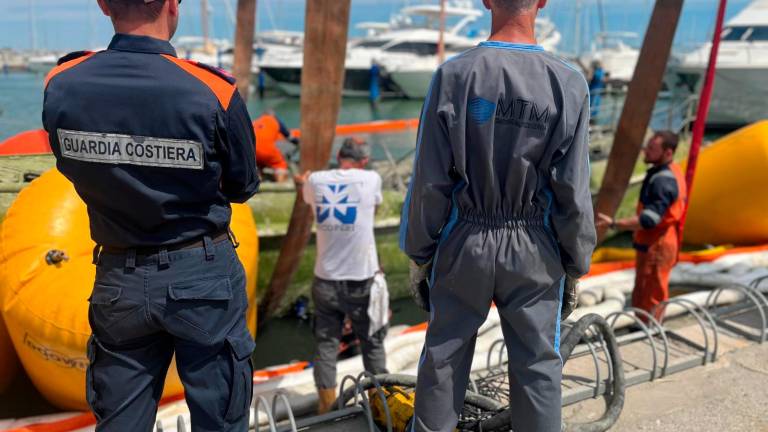 Recuperate tutte e quattro le barche affondate dopo il rogo al porto di Cervia