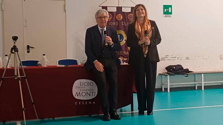 Gli studenti hanno incontrato Paolo Siani, medico e fratello di Giancarlo, il giovane giornalista che ha pagato con la vita il suo impegno per la verità e la giustizia.