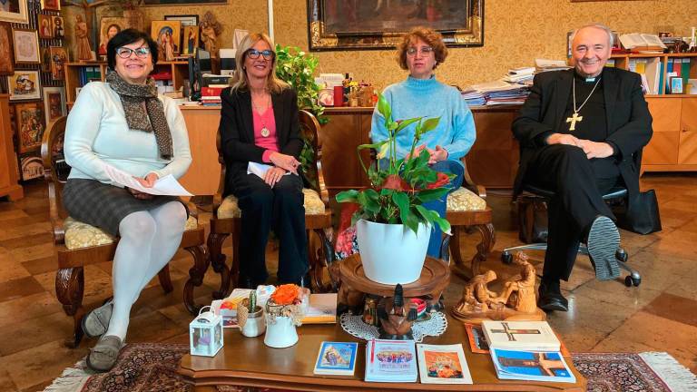 Da sinistra: Angelica Sansavini, Paola Casara, Gabriella Pivi e il vescovo Livio Corazza