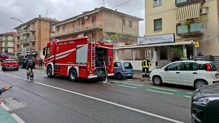 Forlì, incendio in una pizzeria: danni ma nessun intossicato FOTOGALLERY