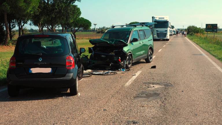 Cervia. Scontro frontale tra due veicoli in via Bollana, sei feriti tra cui due bambini